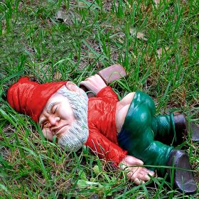 1pc Drunken Garden Gnome Statue; 5.91inch Resin Garden Gnome Crafts; Garden Decoration; Creative Garden Statue Decor; Weatherproof Funny Garden Gnome (Color: Drunk-blue)